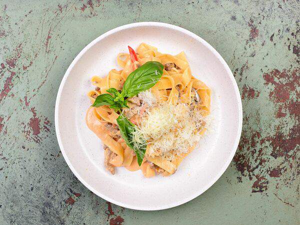 Гастроном - Телячьи щечки с тальятелле и грибами