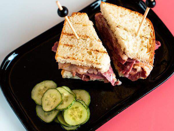 Свет - Сэндвич с пастрами собственного приготовления