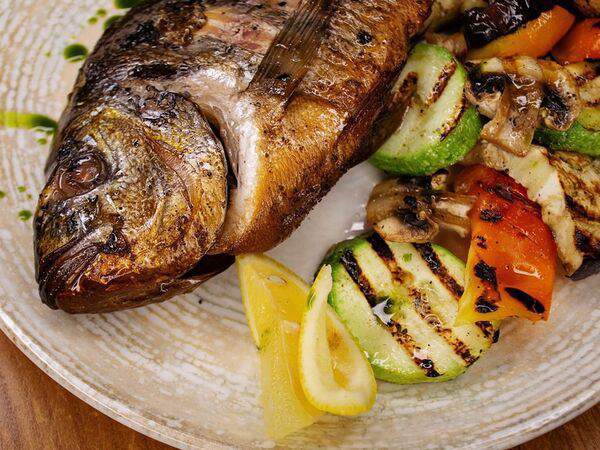 Ребро - Дорадо горячего копчения с овощами гриль