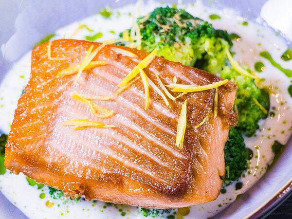 Friends Gastrobar - Форель с картофелем в сливочном соусе