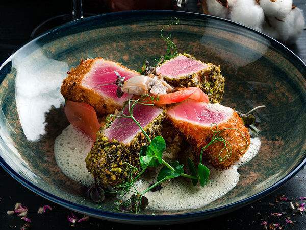 Березка - Филе тунца с киноа и соусом на основе устриц