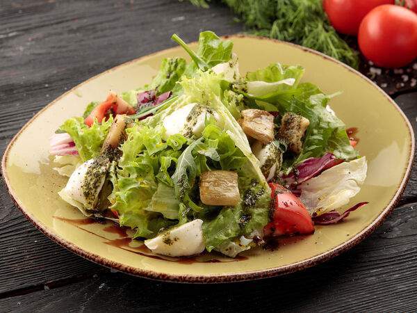 McKey Pub & Restauraunt - Салат Каприйский