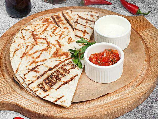 #megapolisbar People's - Мексиканская кесадилья