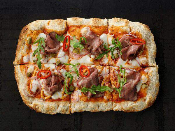 Рис - Римская пицца с ростбифом и руколой