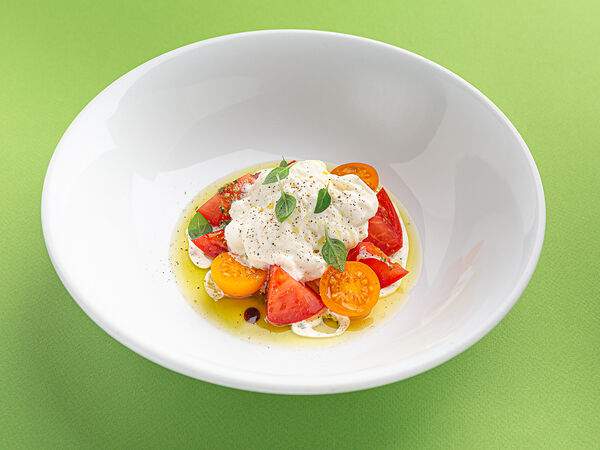 Osteria Mario - Салат Капрезе с сыром страчателла