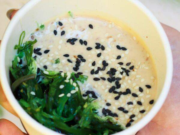 Onne Poke - Чука с кунжутным соусом