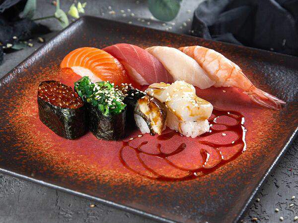 Sailor Moon - Нигири с копчёным лососем