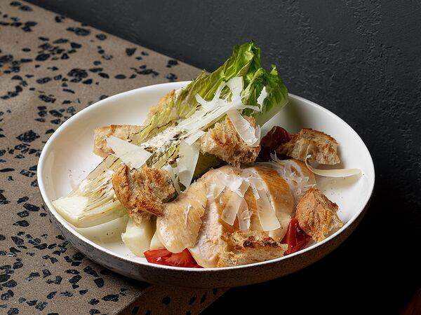 Мона - Жареный салат Ромэн с куриной грудкой