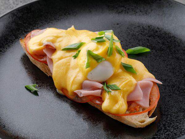 Стейк By Steak - Бенедикт с ветчиной и томатами