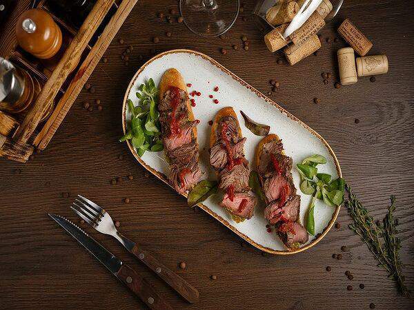 Вершина - Брускетта с ростбифом