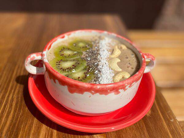 Yummy coffee shop - Смузи-боул (банан, киви, шпинат, малина)