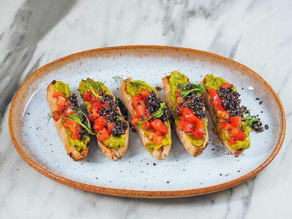 Выжималка - British Broad c аво-гуакамоле и киноа