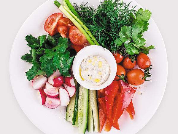 Самое популярное кафе - Свежие овощи с соусом Песто