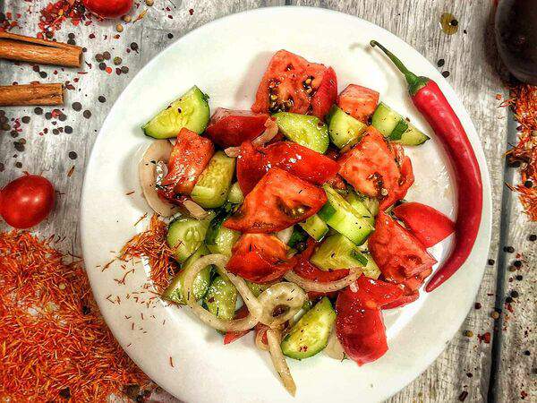 Шашлычная №1 - Салат из свежих помидоров и огурцов