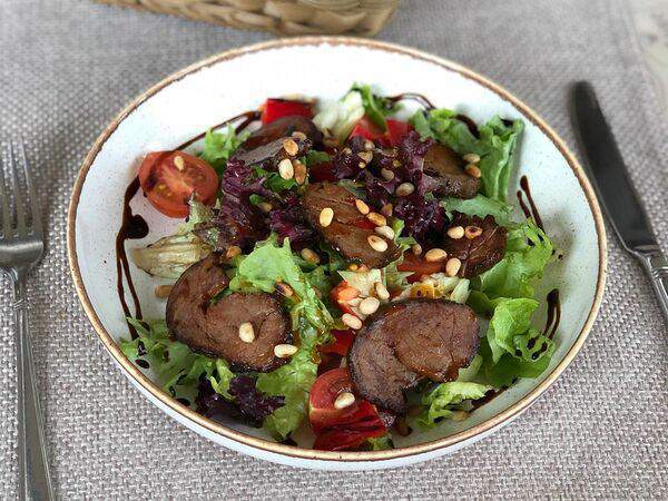 Моне - Салат Биф с бальзамическим кремом