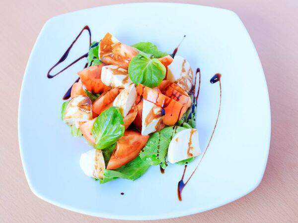 Кафе Sky (Скай) - Моцарелла с томатами