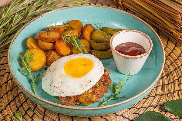 Луиджи - Бифштекс с яйцом