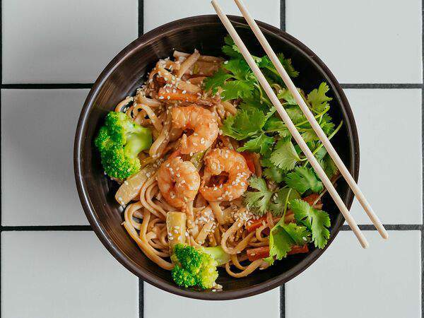 Футурист. Bar & Kitchen - Удон с креветкой и кремом-чиз