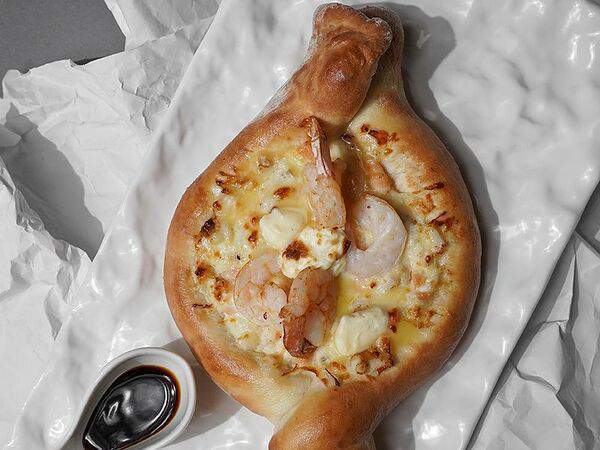 Pirosmani - Хачапури Пиросмани с лососем и креветками