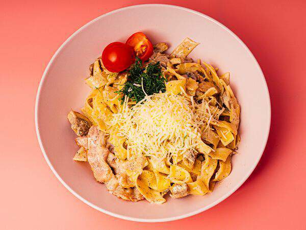 Sushibamz & Pizza - Феттуччине с курицей и грибами