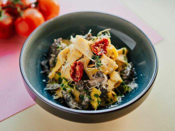 Грин доставка - Паста с телятиной и грибами