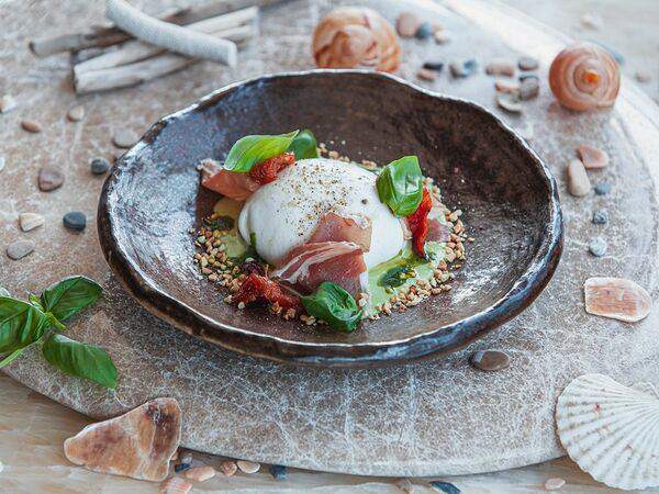 Прованс - Буррата с хамоном