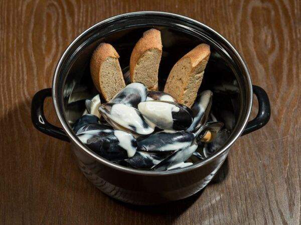 Bbsea jazz club - Мидии в сливочном соусе с голубым сыром