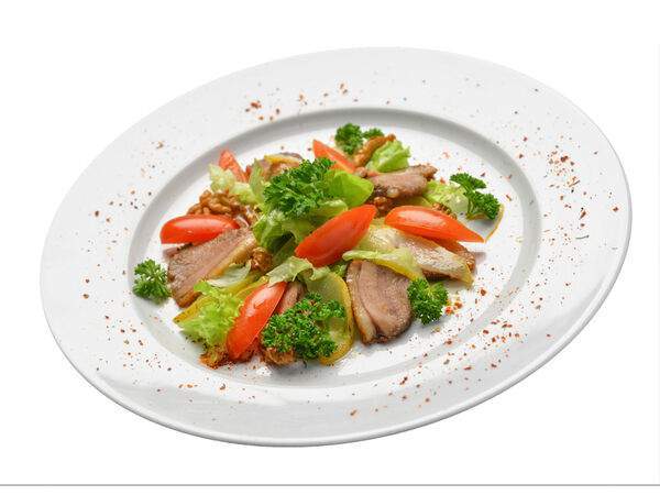 Премьера - Салат с утиной грудкой с орехами в меду