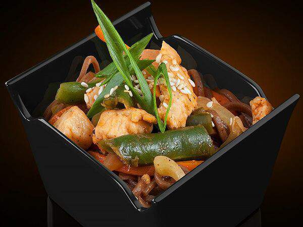 СУШИБОКС - Вок с курицей в пикантном соусе