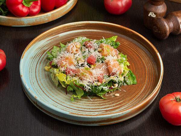 Абсолютъ - Салат с лососем, грейпфрутом и кедровыми орешками