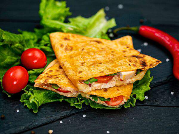 Magma food - Кесадилья с копченой курицей