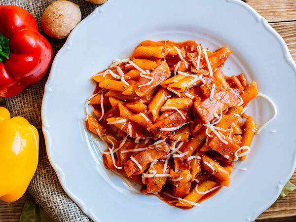 Столыпинъ - Паста с беконом в томатном соусе