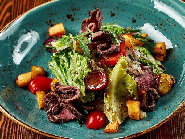 Ресторанчик старый город - Салат с брискетом