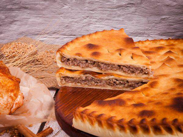 Осетинские пироги и пицца - Пирог с мясом и помидором