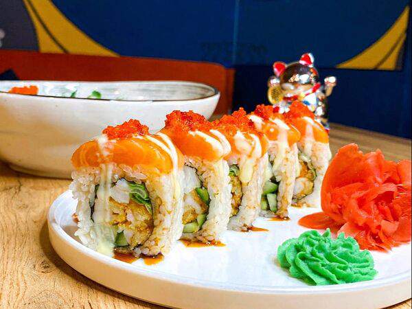 Кафе AZIAT - Фирменный ролл с креветкой