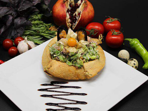 Кафе Хачапуридзе - Тёплый салат с морепродуктами