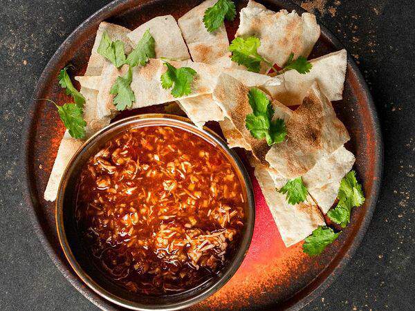 Kolbasabar - Тёплый чили-краб с фокаччей