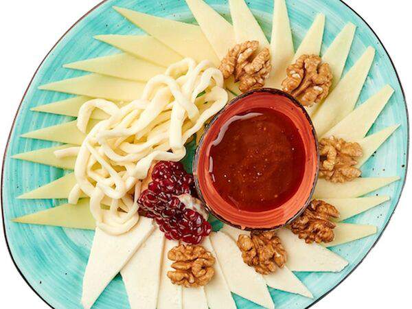 Диван сарай - Сырная тарелка