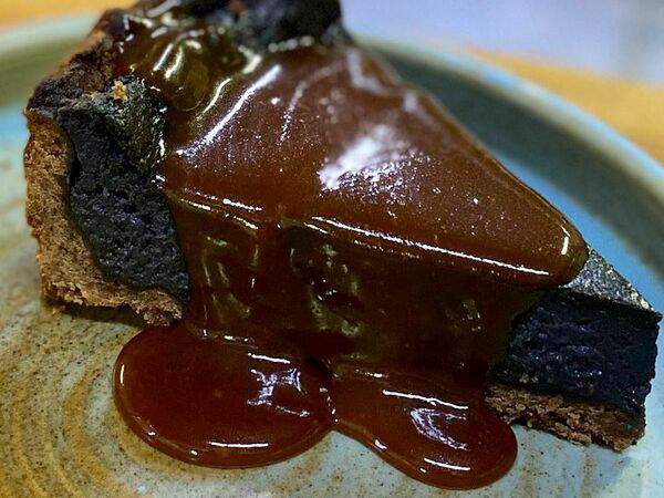 Бар Баревич - Шоколадный чизкейк с соленой карамелью