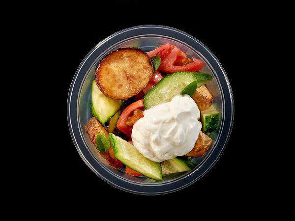 Eattery - Овощной салат с запеченным картофелем и сметаной