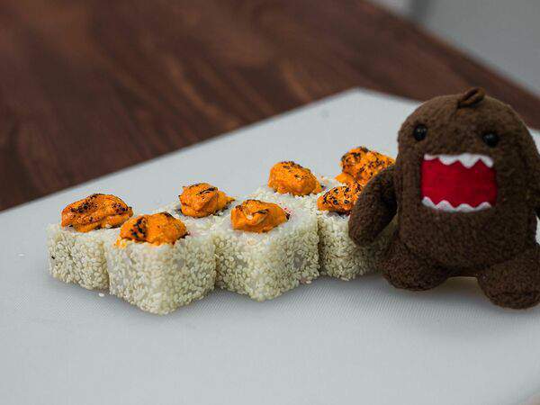 Акина суши - Запечённый ролл Самурай (острый ролл)