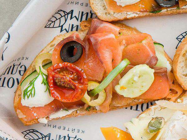 Хотим-едим - Брускетта с лососем