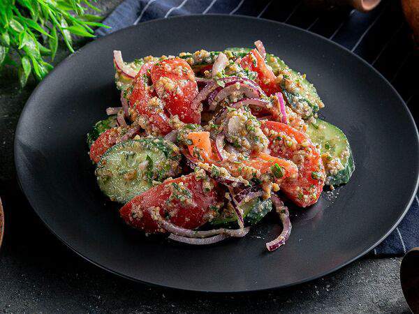 Грузинский дворик - Салат по-грузински