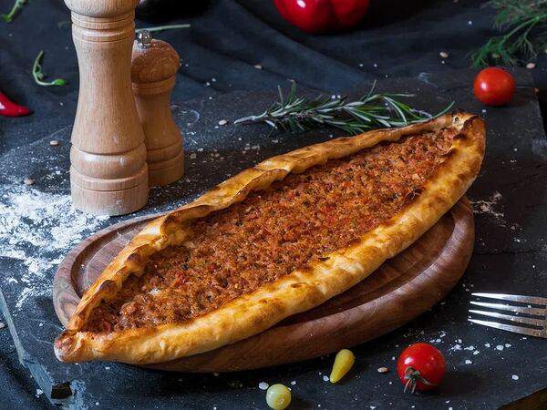 Merhaba - Пиде с фаршем