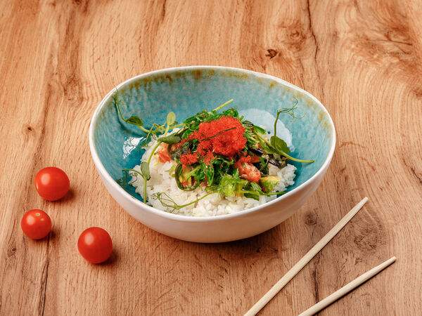 Кафе AZIAT - Поке с лососем в соусе манго