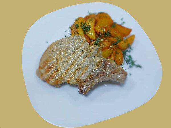 Amore - Свинина на кости с дольками картофеля