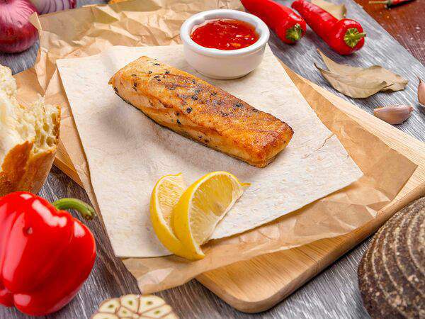 Гриль-бар Кооператив - Стейк из сёмги с соусом Наршараб