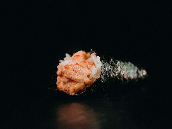 Koi sushi bar - Хенд-ролл Эби Спайси