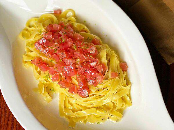 L'angolo Italiano - Тальятелле cacio e pepe с тартаром из тунца