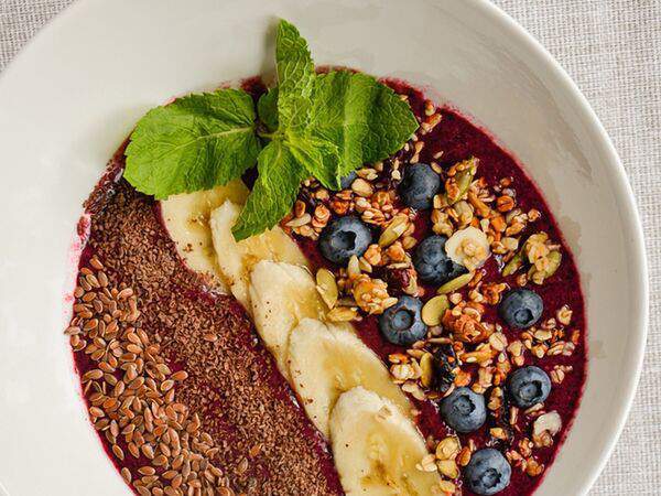 Travelers coffee - Боул с черникой, бананом и гранолой